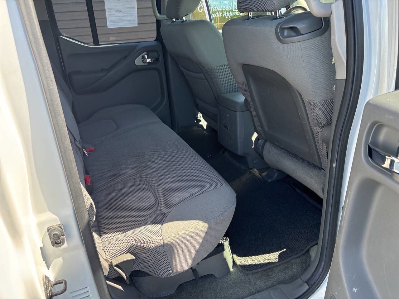 Used 2010 Nissan Frontier SE image 9