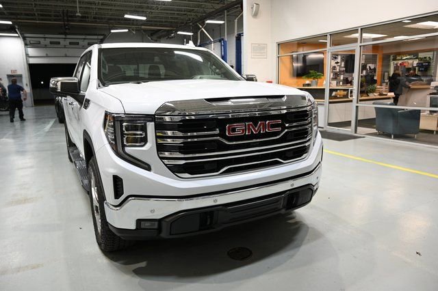 New 2026 GMC Sierra 1500 SLT w/ SLT Premium Plus Package AWD/4WD image 3