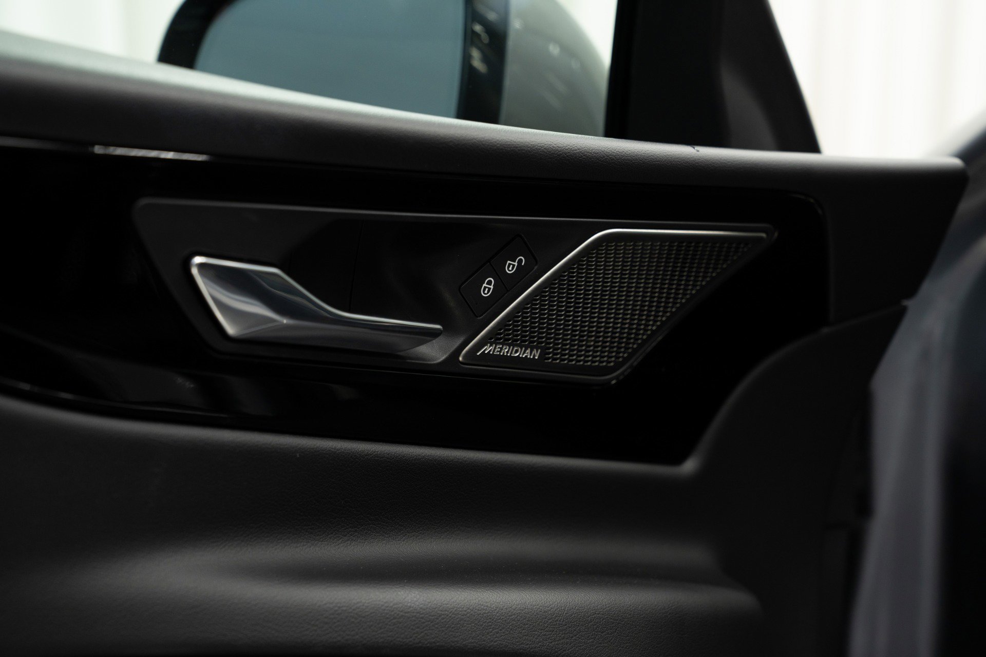 Used 2020 Jaguar XE S image 30