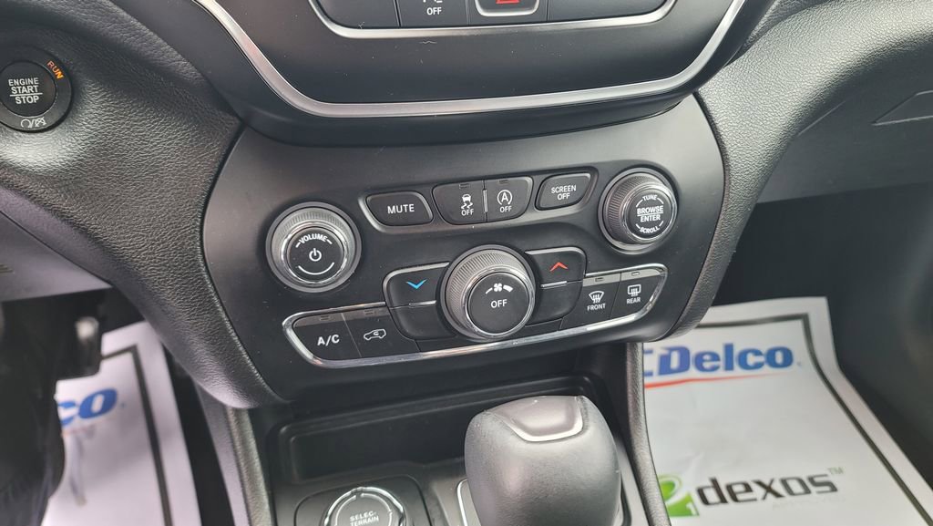 Used 2019 Jeep Cherokee Latitude Plus image 22