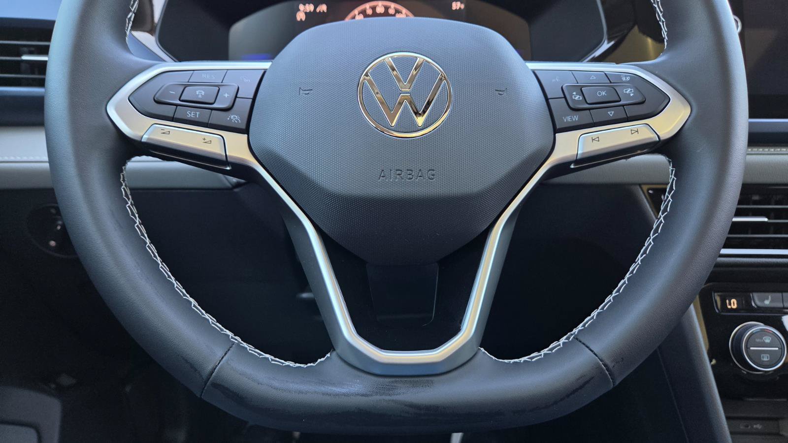 Used 2024 Volkswagen Taos SE AWD/4WD image 27