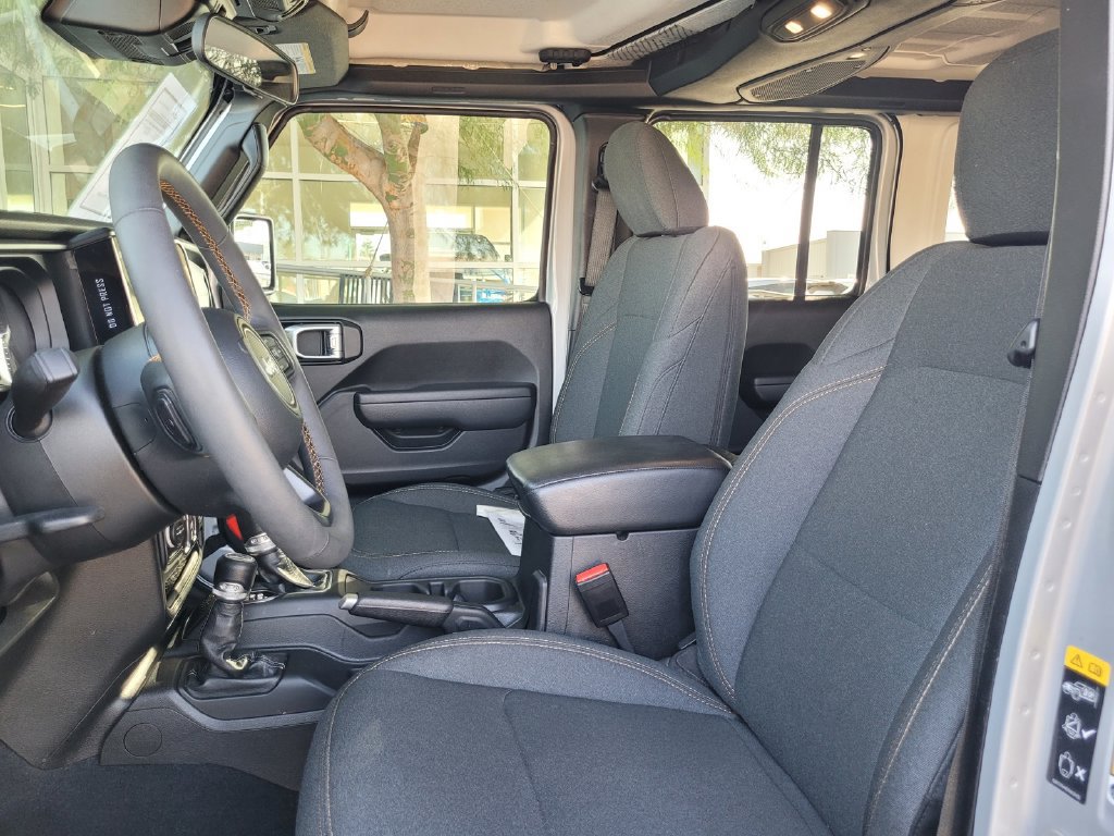 Used 2024 Jeep Wrangler Unlimited w/ Convenience Group AWD/4WD image 12