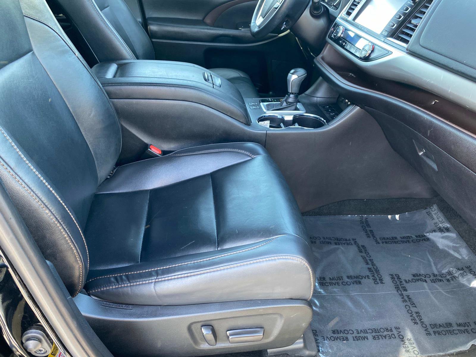 Used 2019 Toyota Highlander XLE image 24