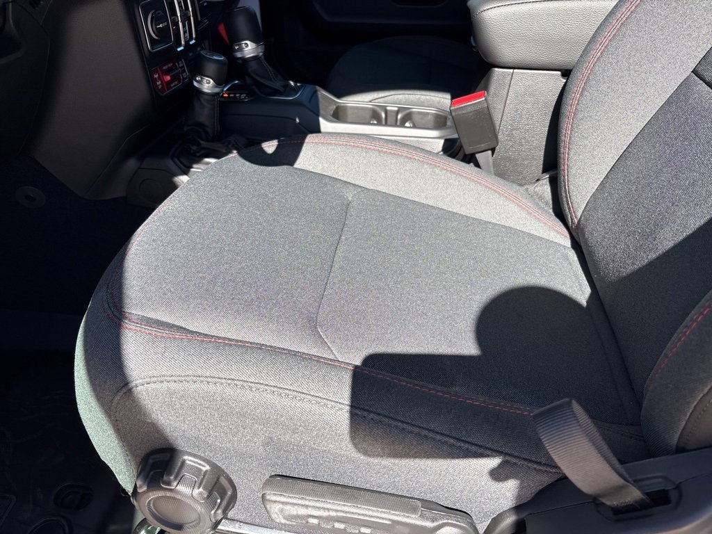 New 2025 Jeep Gladiator Rubicon w/ Convenience Group image 15