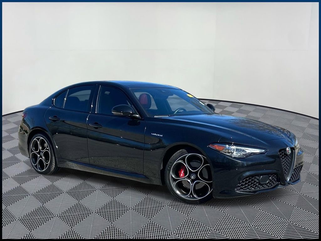 Used 2022 Alfa Romeo Giulia Veloce image 1