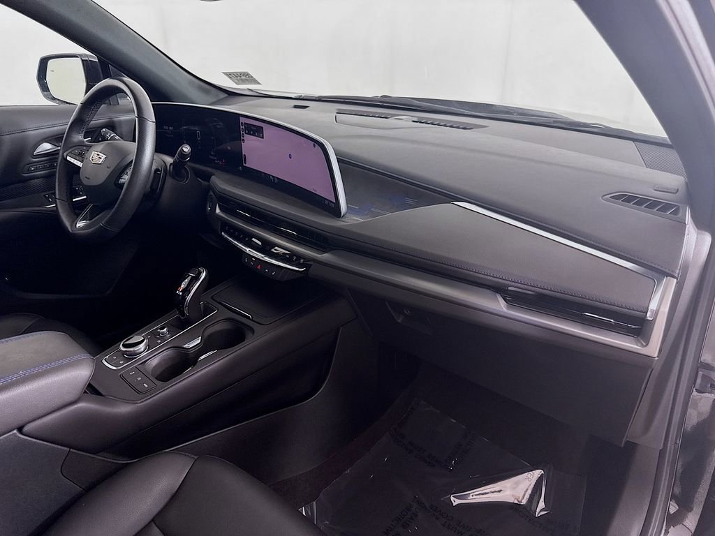 Used 2024 Cadillac XT4 Sport w/ Cold Weather Package image 31