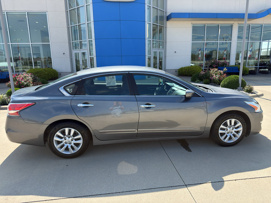 Used 2014 Nissan Altima 2.5 S w/ Display Audio Package FWD image 2