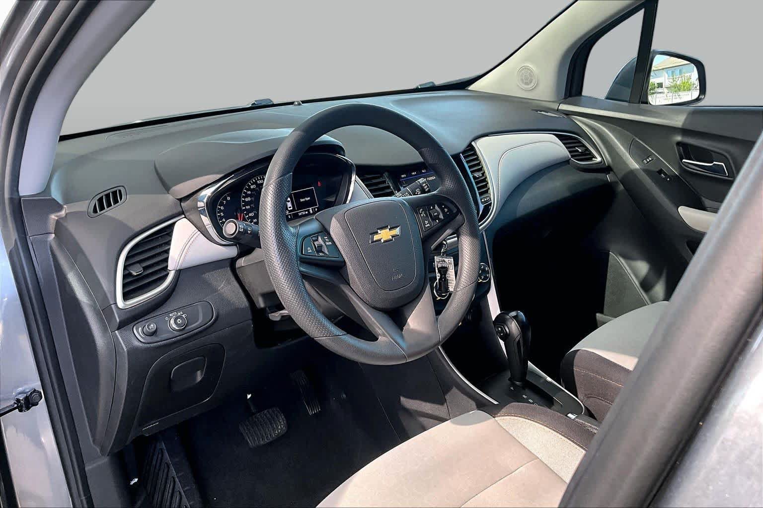 Used 2020 Chevrolet Trax LS w/ Tint and Cruise Package AWD/4WD image 17