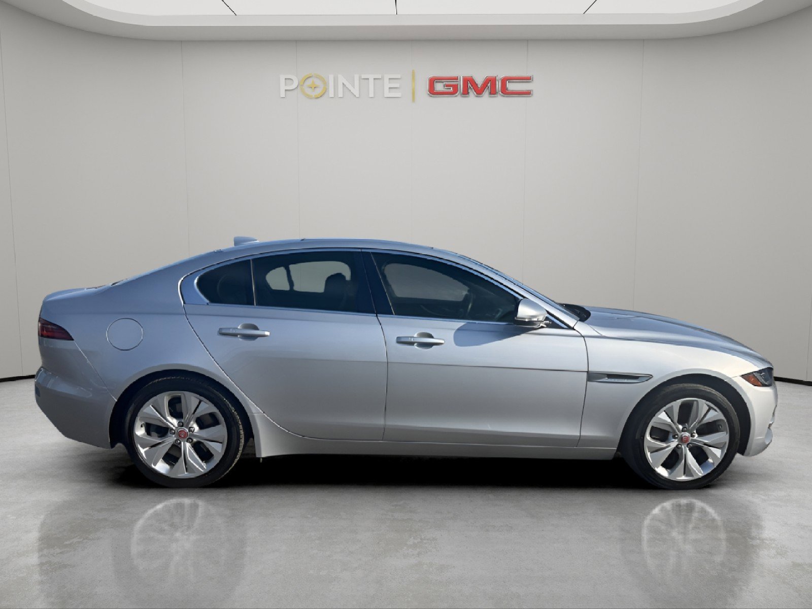 Used 2020 Jaguar XE S image 7