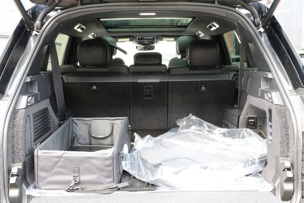 New 2026 Land Rover Range Rover Long Wheelbase SE AWD/4WD image 36