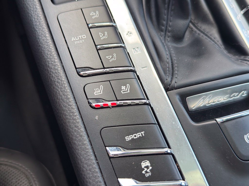 Used 2018 Porsche Macan AWD/4WD image 25