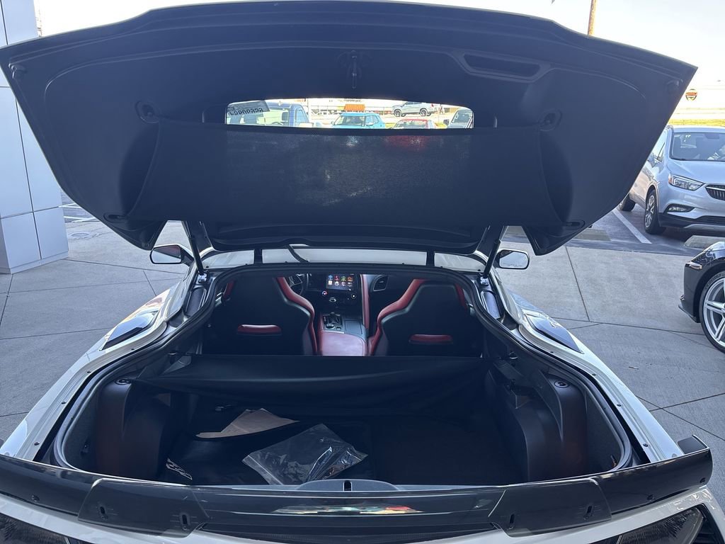 Used 2015 Chevrolet Corvette Z06 w/ 3LZ Preferred Equipment Group image 28