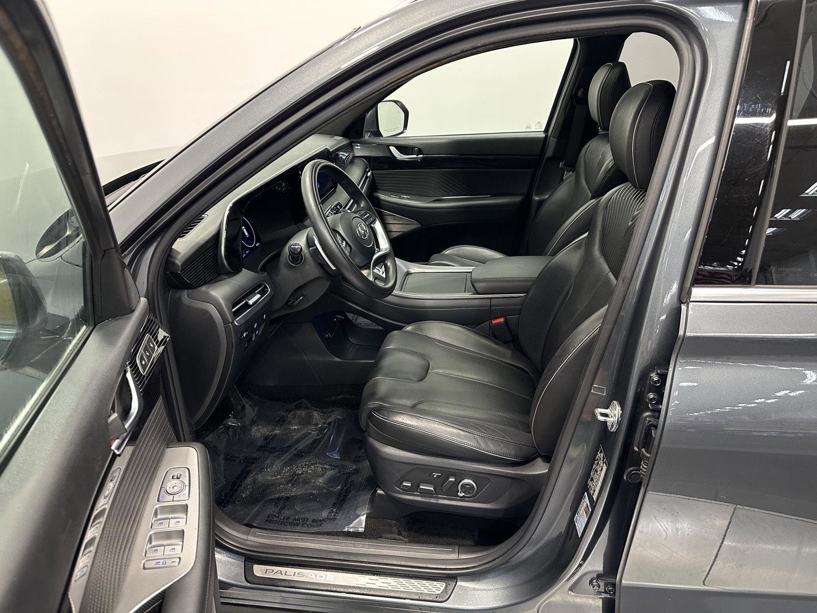 Used 2023 Hyundai Palisade Calligraphy image 10