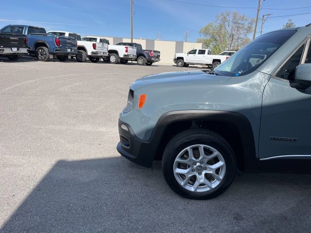 Used 2017 Jeep Renegade Latitude w/ Popular Equipment Group AWD/4WD image 7