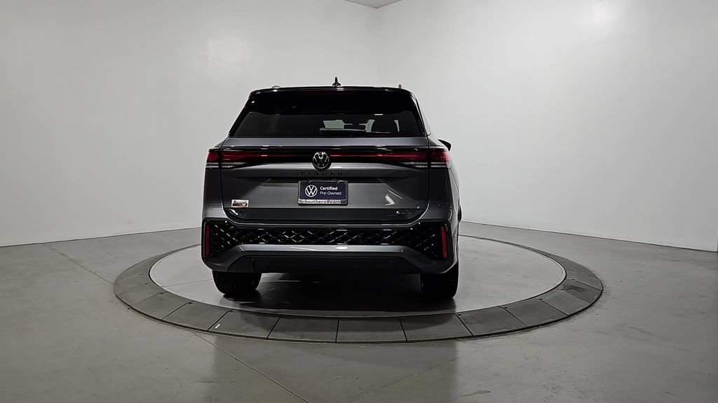 Certified 2025 Volkswagen Tiguan SE R-Line AWD/4WD image 5