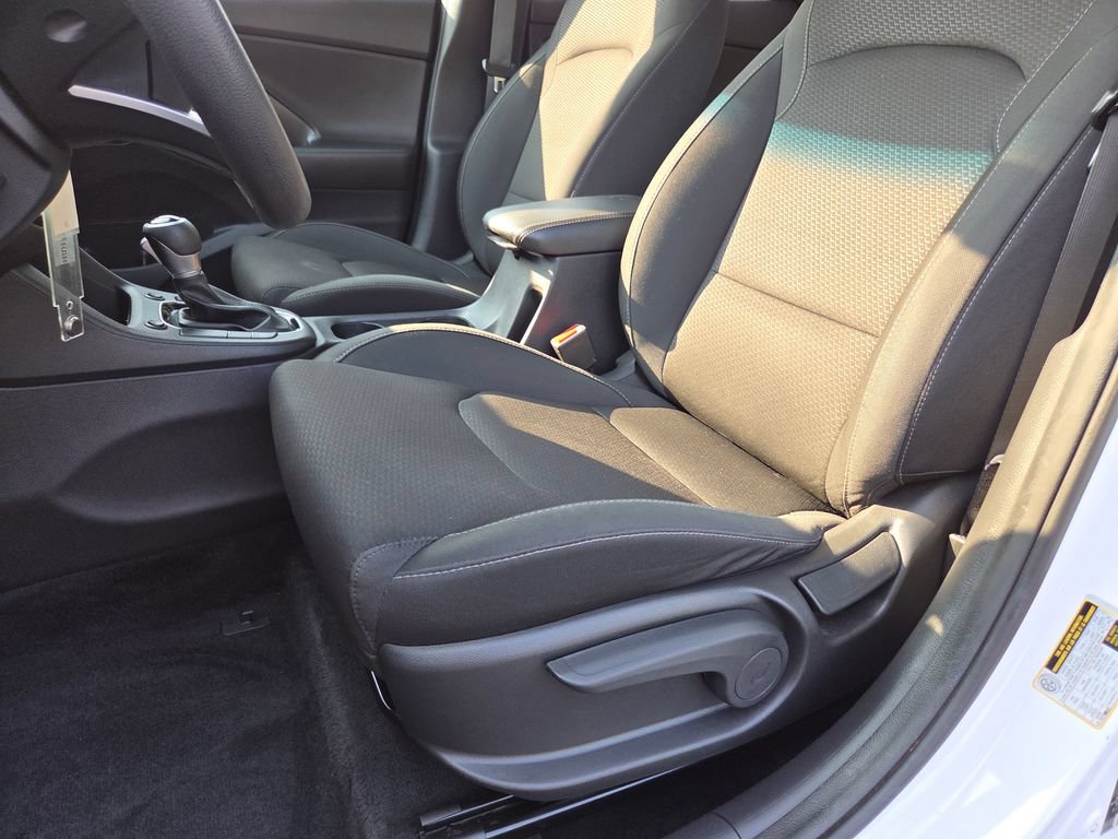 Used 2018 Hyundai Elantra GT FWD image 25