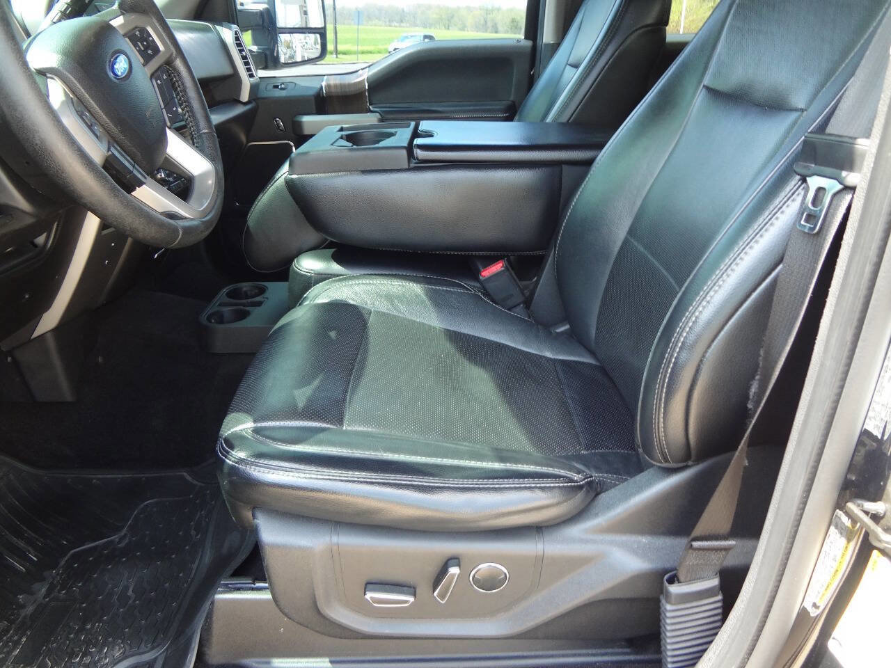 Used 2016 Ford F150 Lariat AWD/4WD image 9