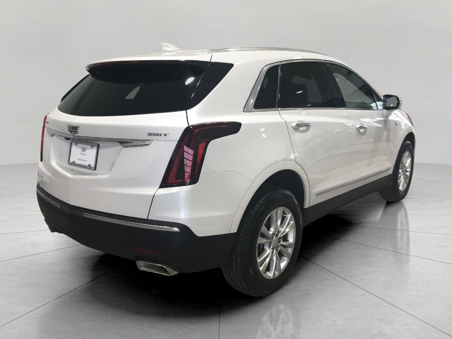 Certified 2025 Cadillac XT5 Luxury w/ LPO, Floor Liner Package image 6