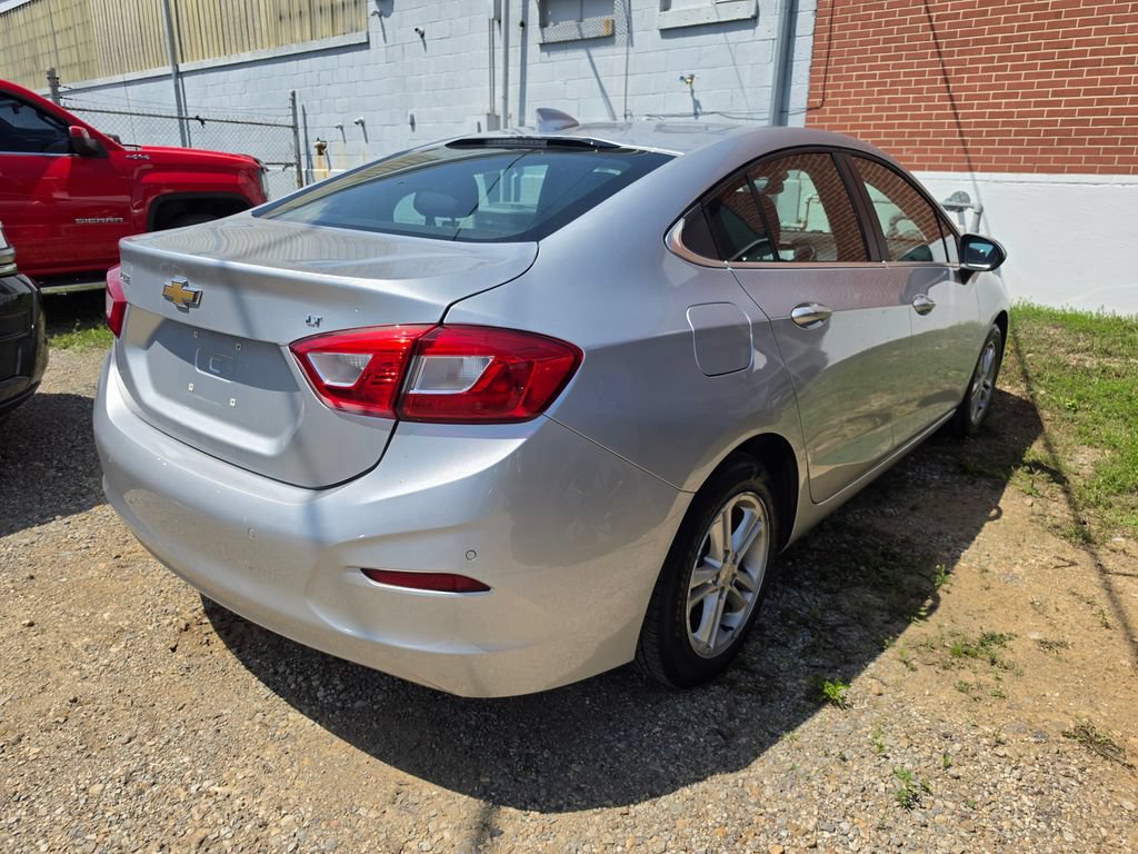 Used 2018 Chevrolet Cruze LT w/ Convenience Package FWD image 2