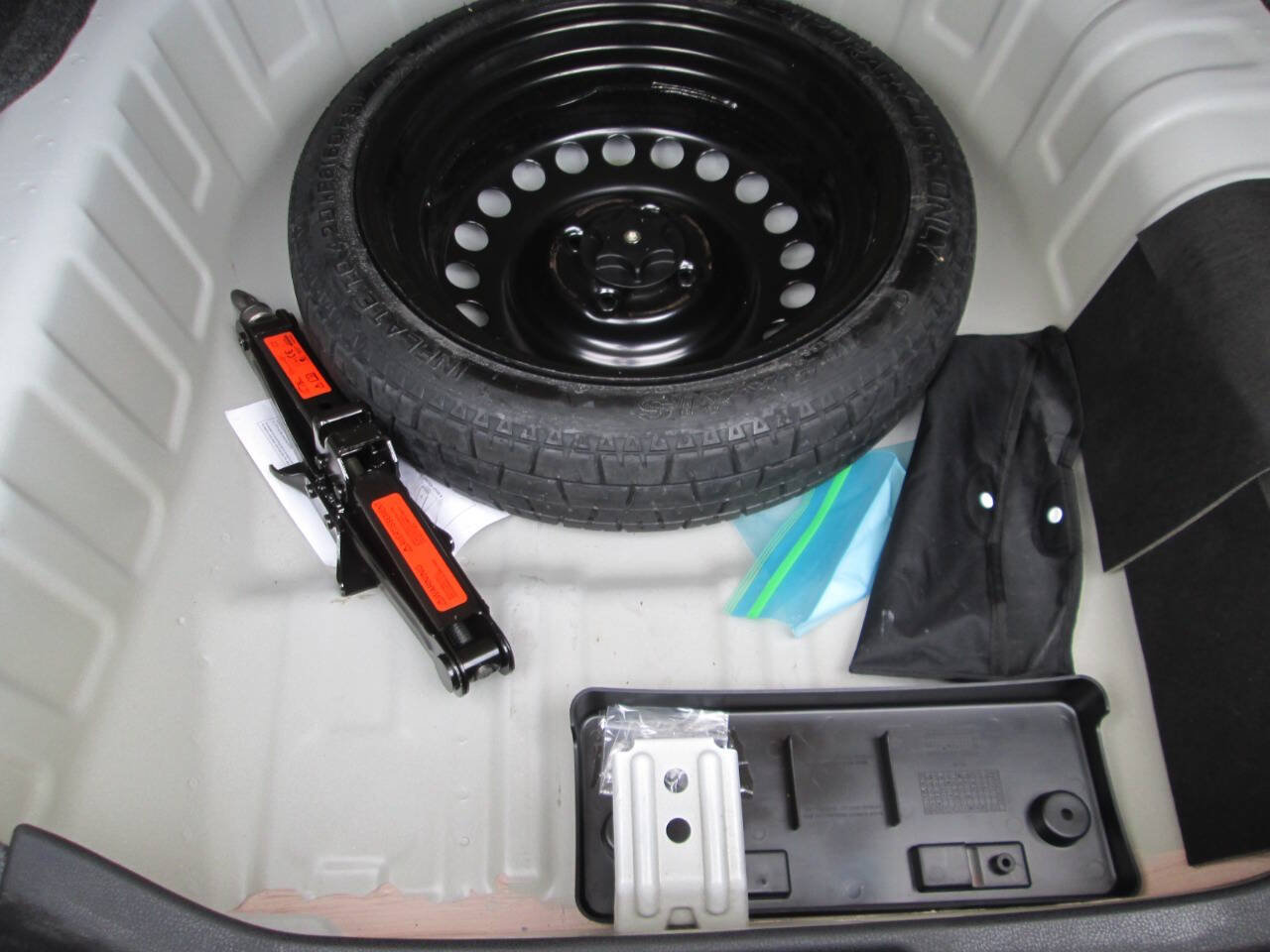 Used 2019 Nissan Versa S FWD image 34
