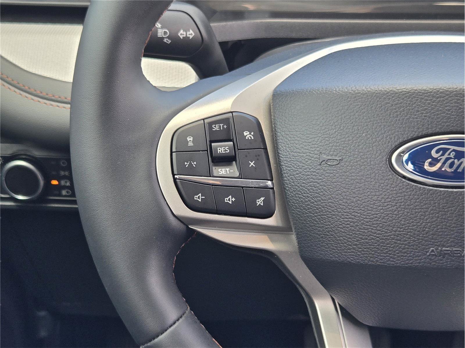Used 2026 Ford Explorer Active RWD image 28
