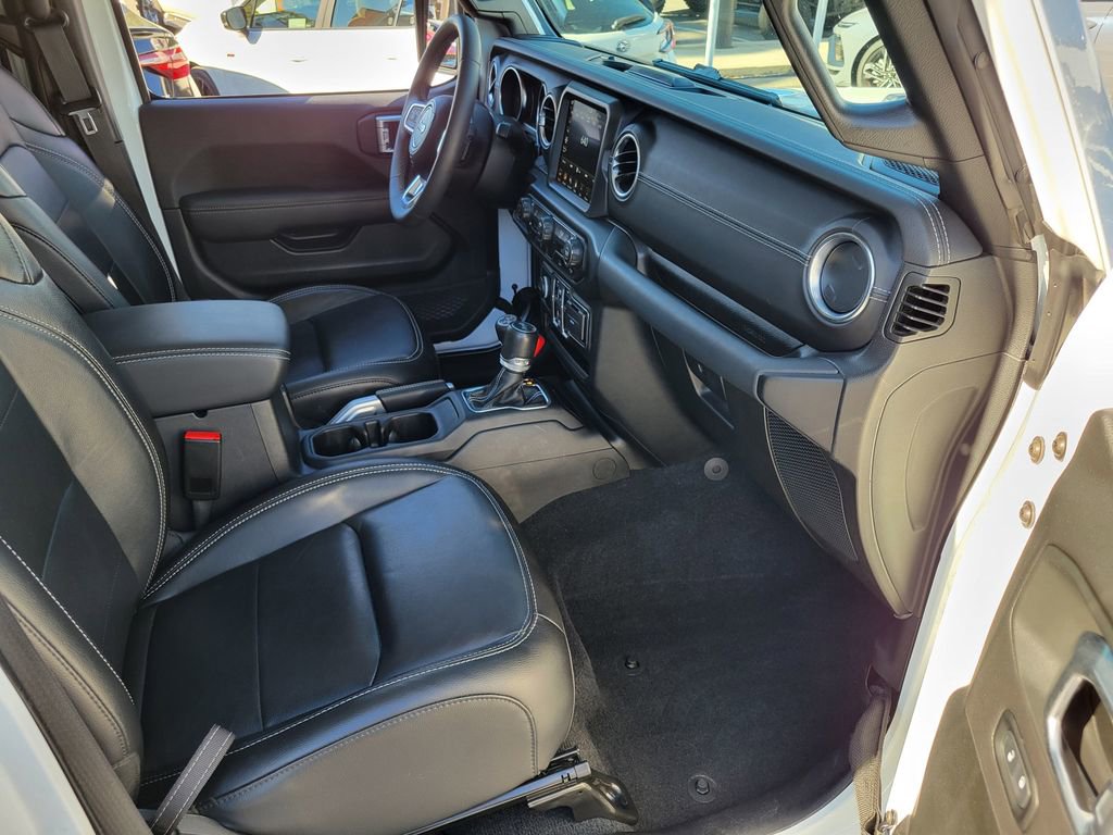 Used 2023 Jeep Wrangler Unlimited Sahara image 16