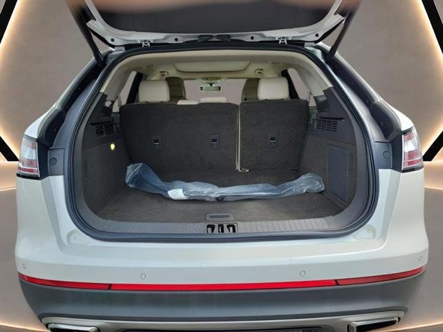 Used 2019 Lincoln Nautilus Select AWD/4WD image 7