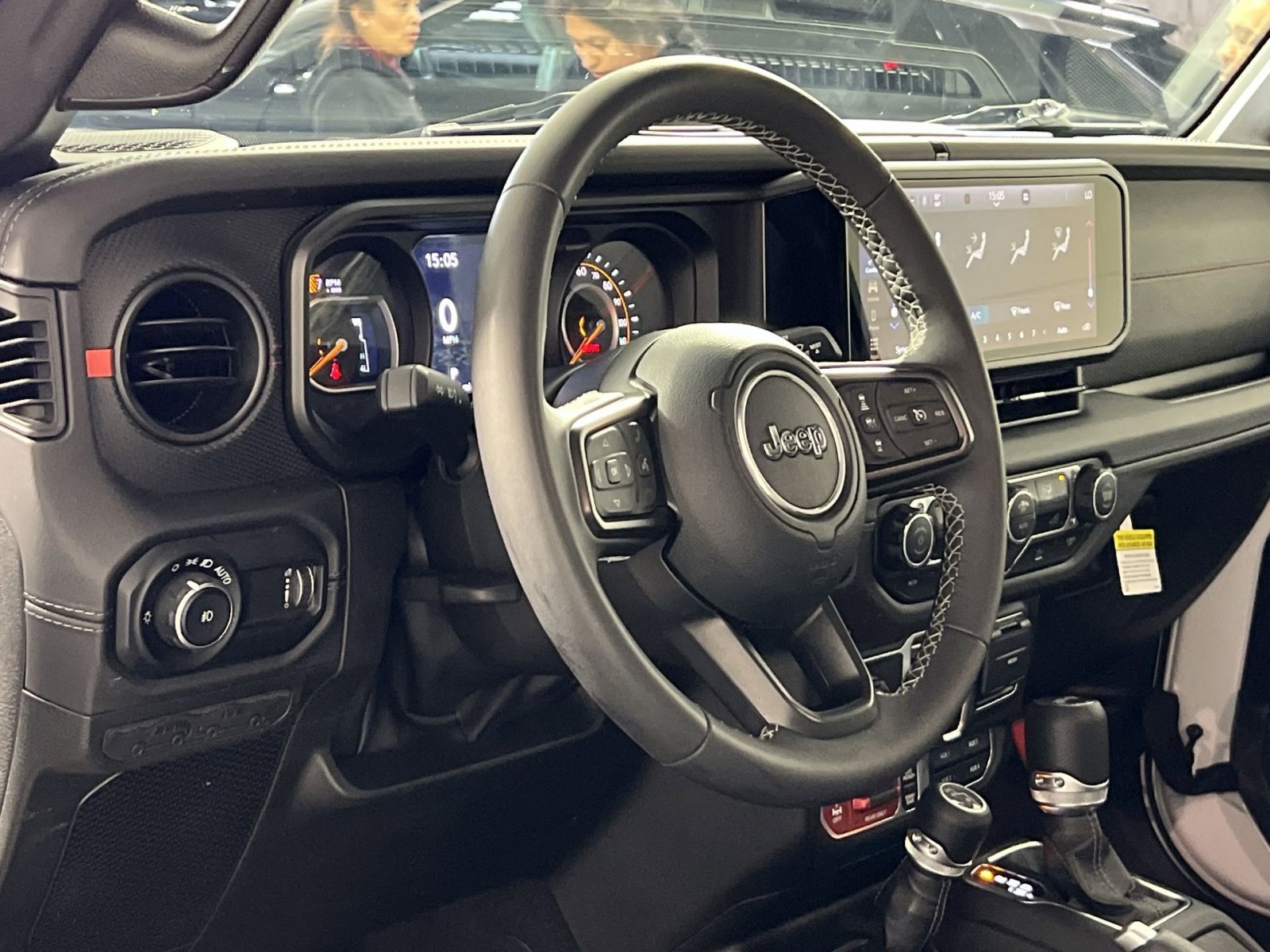 Used 2025 Jeep Wrangler Unlimited Rubicon AWD/4WD image 17