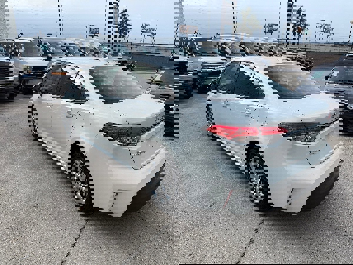 Used 2023 Toyota Corolla LE image 6
