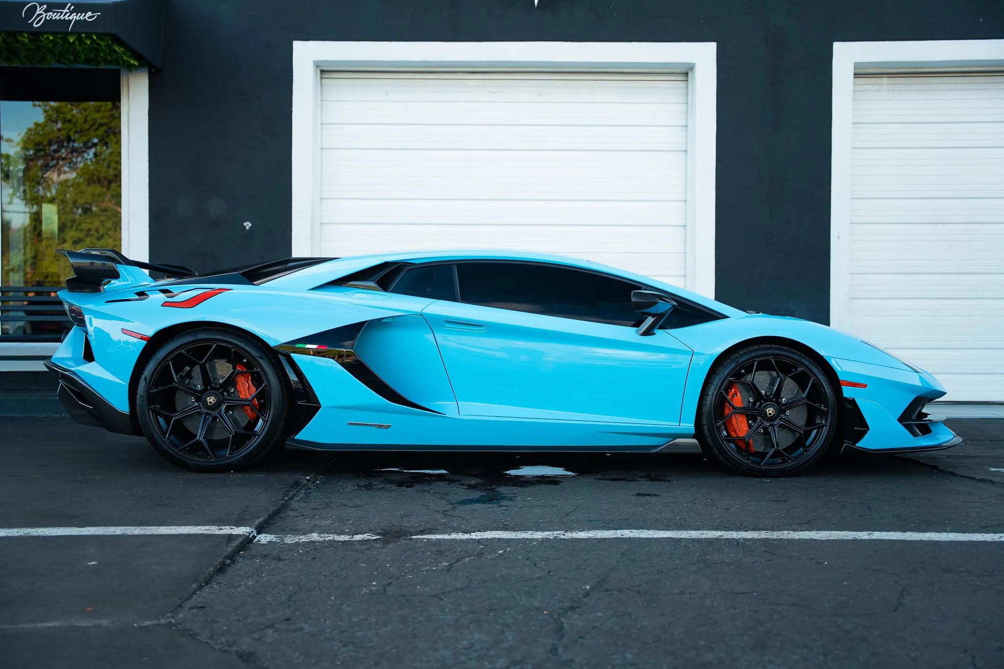 Used 2020 Lamborghini Aventador SVJ AWD/4WD image 4