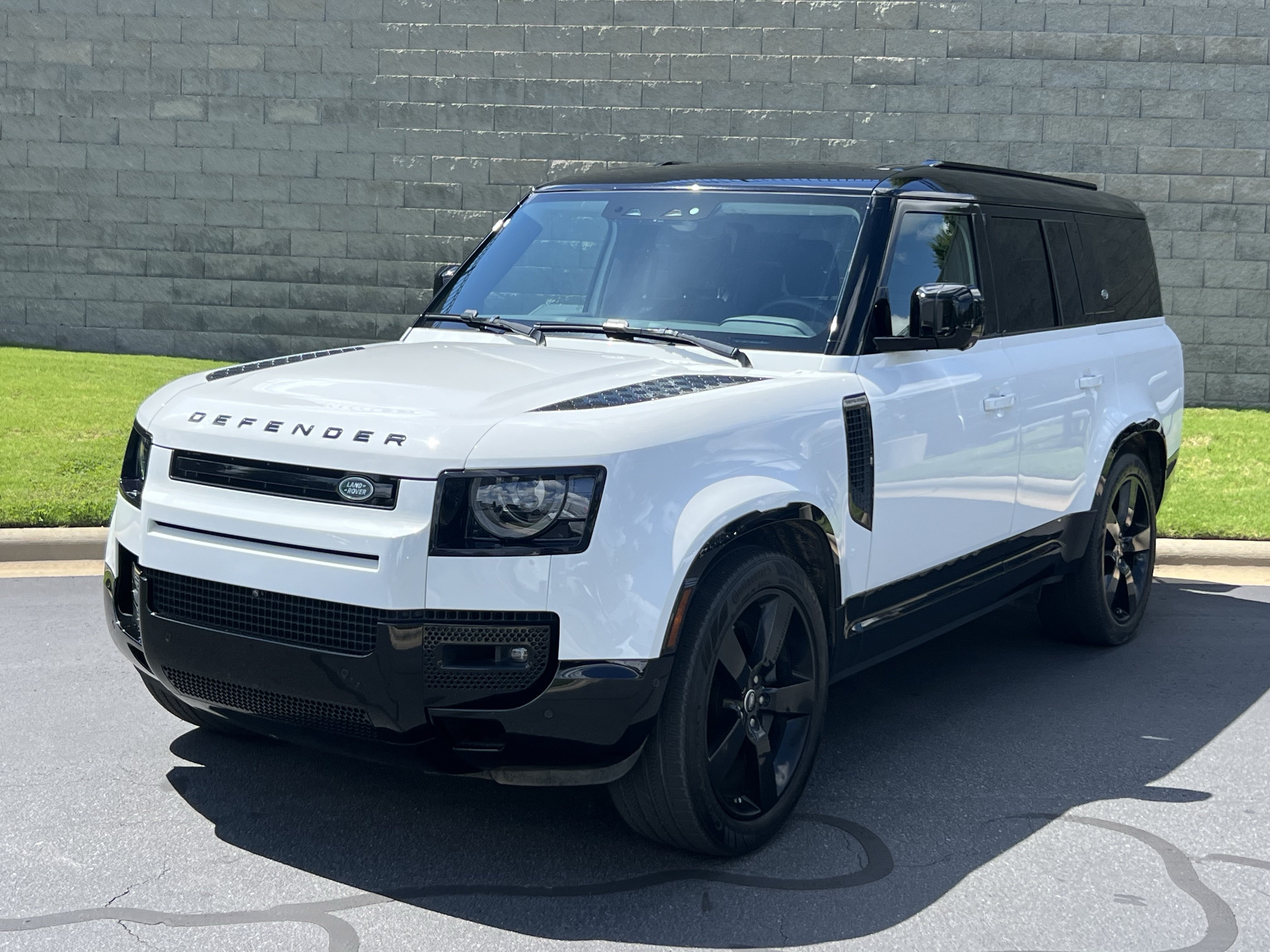Certified 2024 Land Rover Defender 130 X-Dynamic SE AWD/4WD image 2