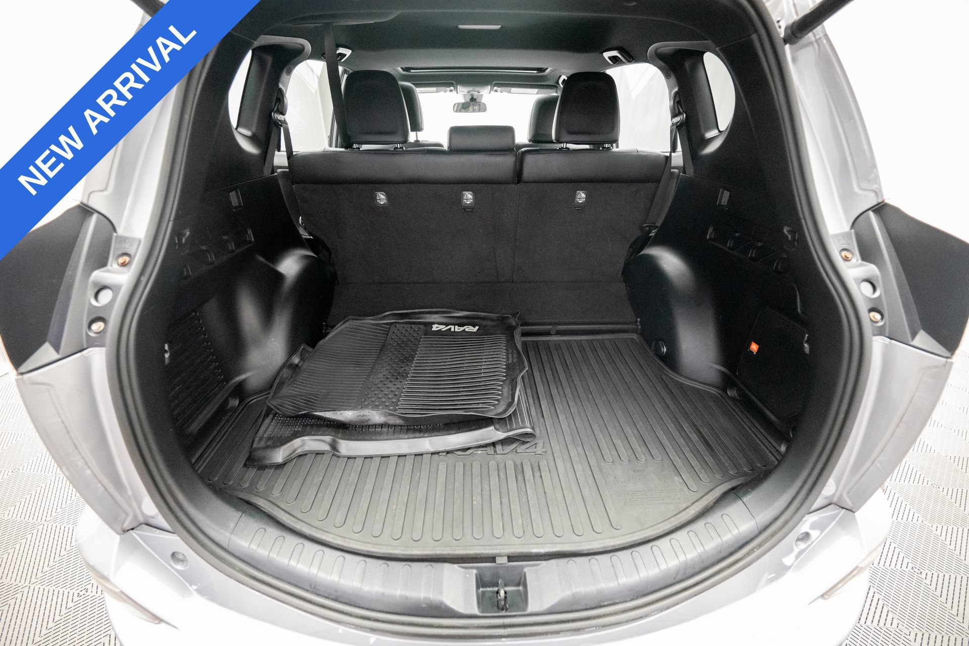 Used 2017 Toyota RAV4 SE w/ Advanced Technology Package AWD/4WD image 28