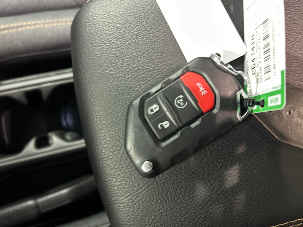 Used 2025 Jeep Wrangler Unlimited Sahara w/ Safety Group AWD/4WD image 22