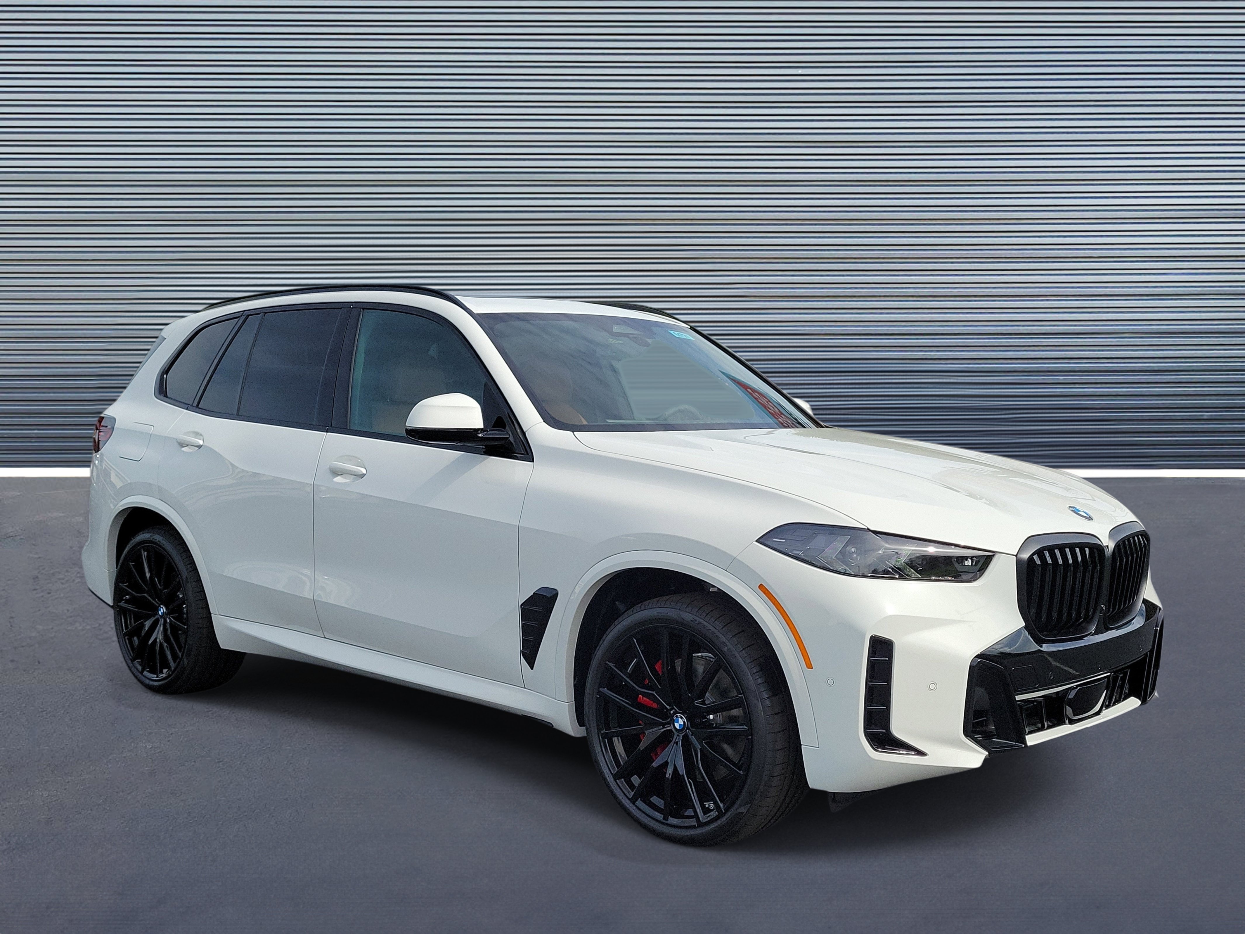 New 2026 BMW X5 xDrive40i w/ M Sport Package AWD/4WD image 2