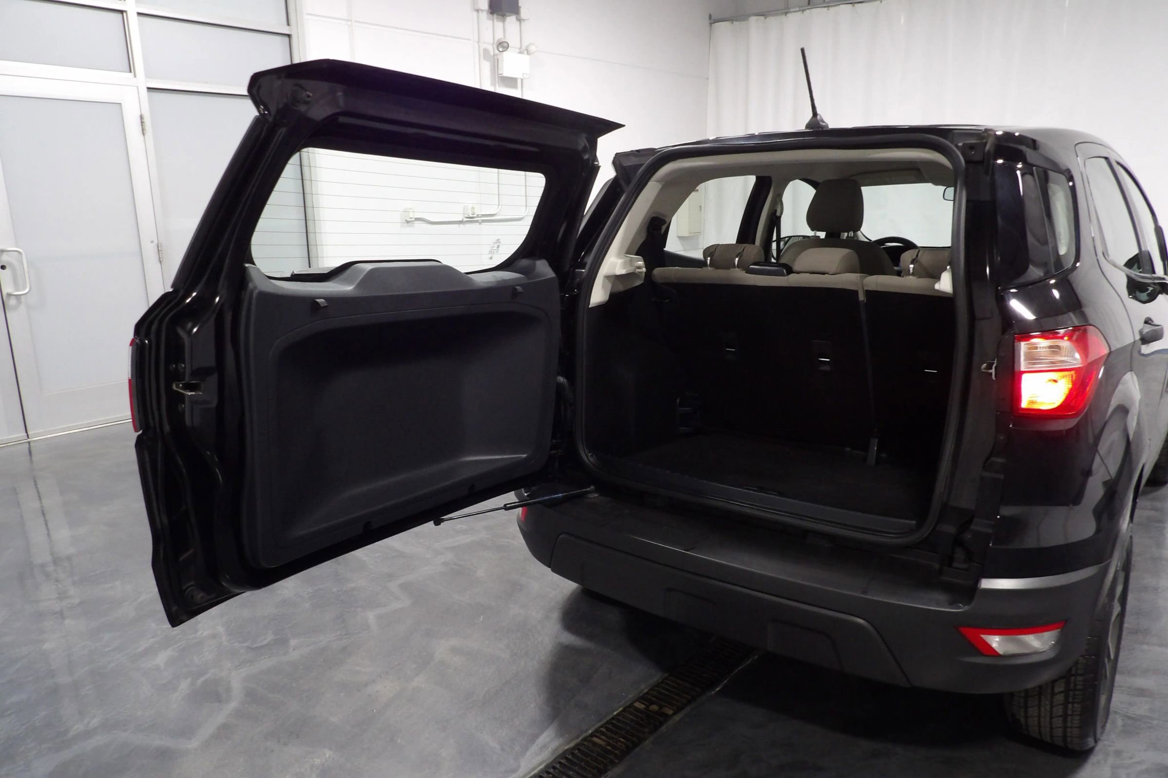 Used 2019 Ford EcoSport S image 8