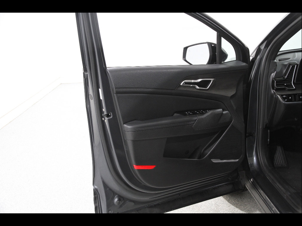 Used 2023 Kia Sportage X-Line w/ X-Line Premium Package image 4