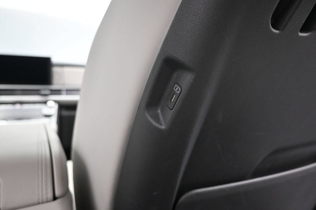 Used 2025 Hyundai Santa Fe SEL FWD image 12