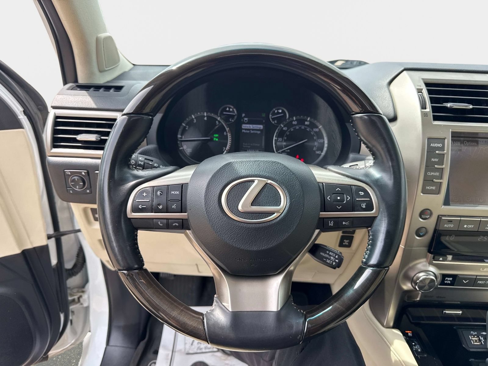 Used 2021 Lexus GX 460 Premium w/ Premium Package AWD/4WD image 32