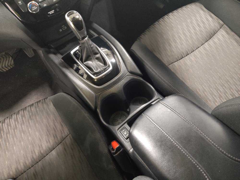 Used 2020 Nissan Rogue SV FWD image 26
