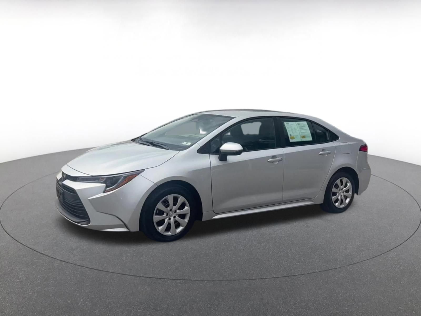 Used 2025 Toyota Corolla LE image 8