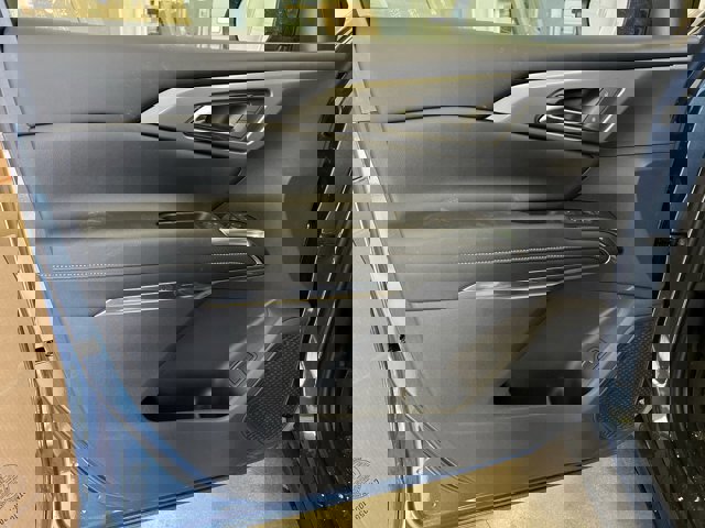 Used 2024 Chevrolet Traverse LT w/ Midnight/Sport Edition image 23