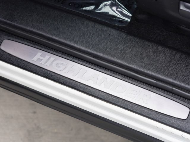 Used 2017 Toyota Highlander Limited w/ Carpet Mat Package FWD image 47