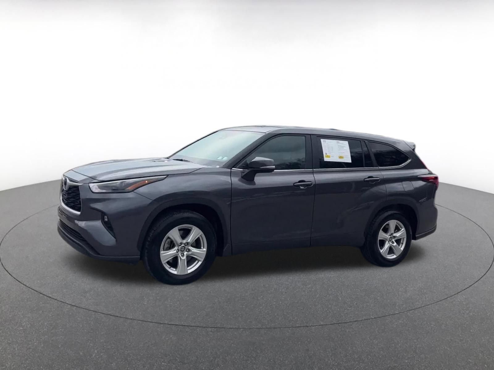 Used 2025 Toyota Highlander LE image 8