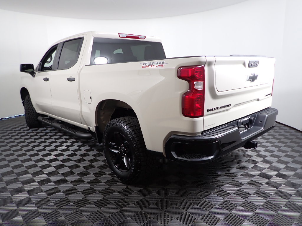 New 2026 Chevrolet Silverado 1500 Custom Trail Boss w/ LPO, Dark Essentials Package AWD/4WD image 11