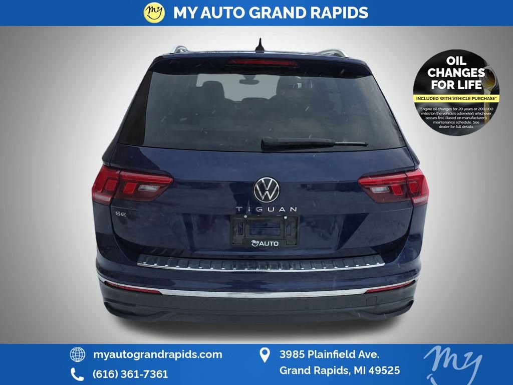 Used 2023 Volkswagen Tiguan SE w/ Panoramic Sunroof Package image 6