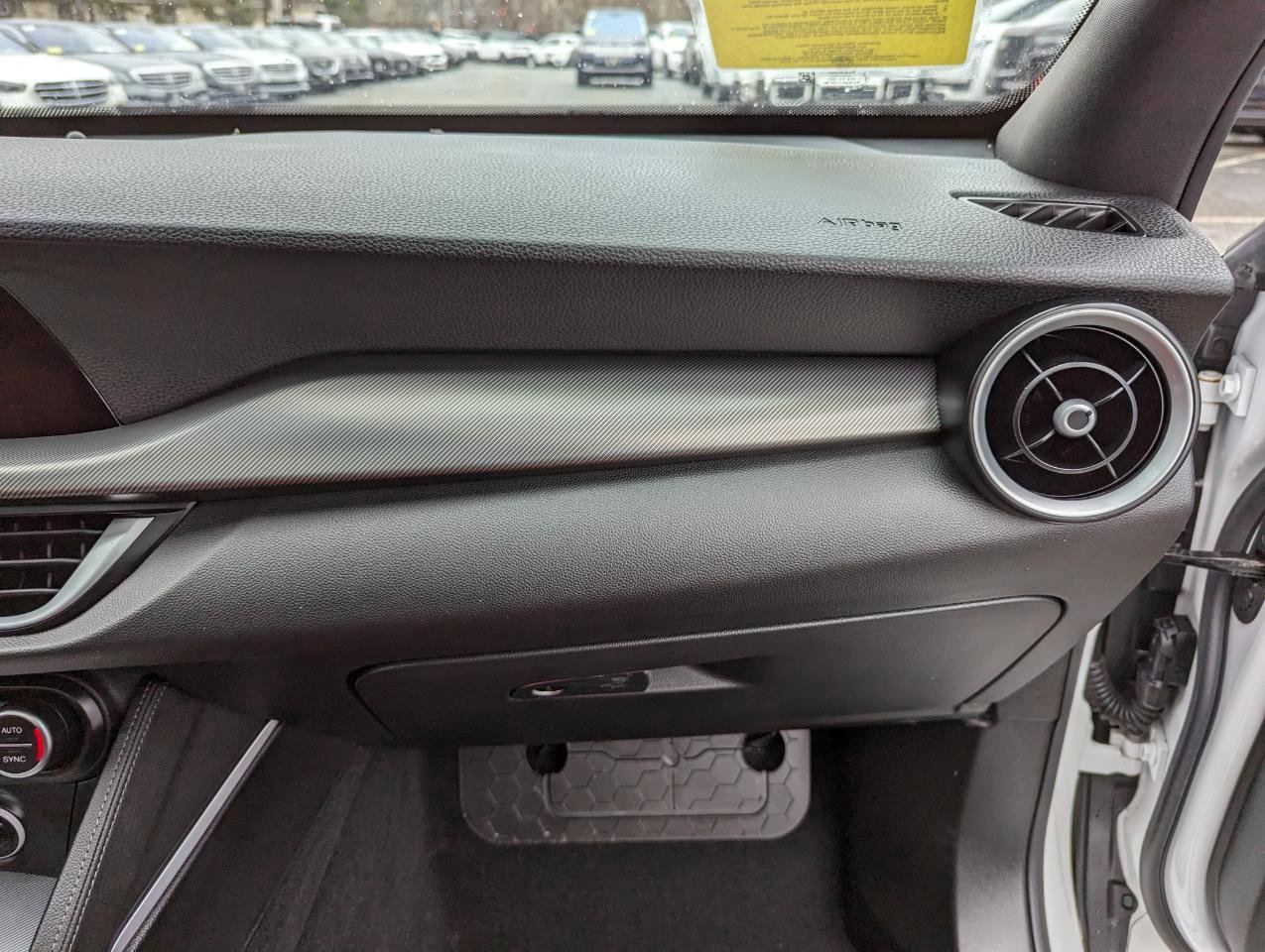 Used 2022 Alfa Romeo Stelvio Veloce image 32