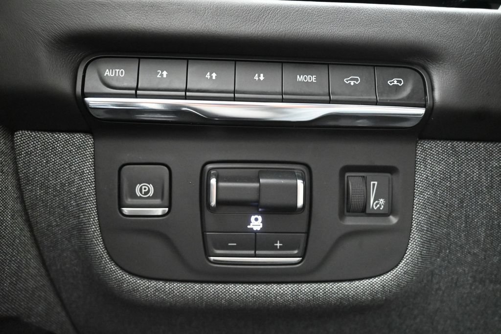 Used 2025 Cadillac Escalade ESV Sport Platinum w/ LPO, Floor Liner Package AWD/4WD image 19