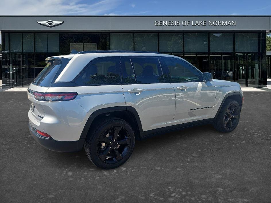 Used 2024 Jeep Grand Cherokee Limited w/ Luxury Tech Group II AWD/4WD image 5