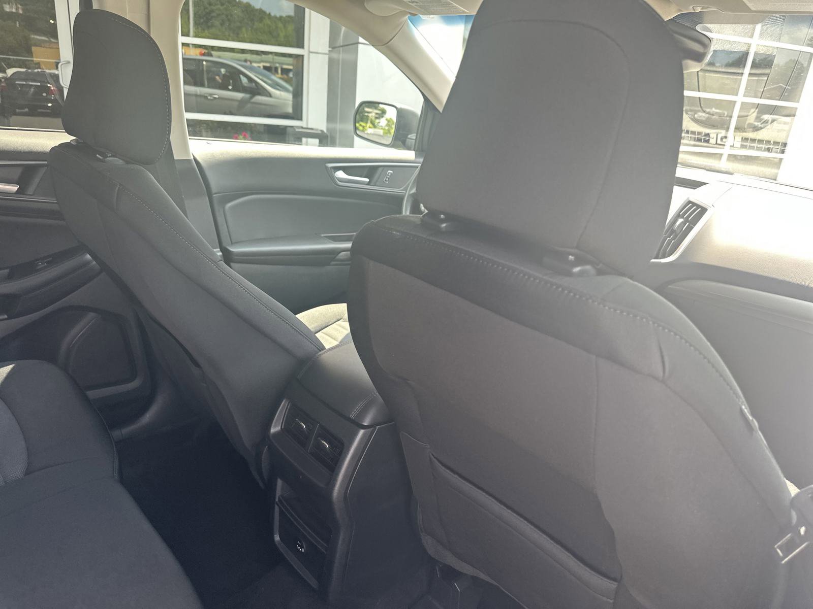 Used 2022 Ford Edge SE image 23