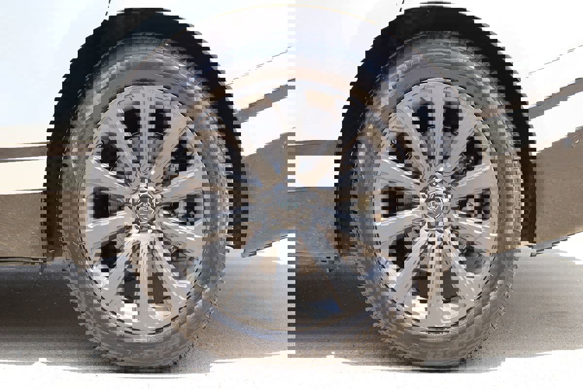 Used 2018 Land Rover Range Rover Velar R-Dynamic SE image 55